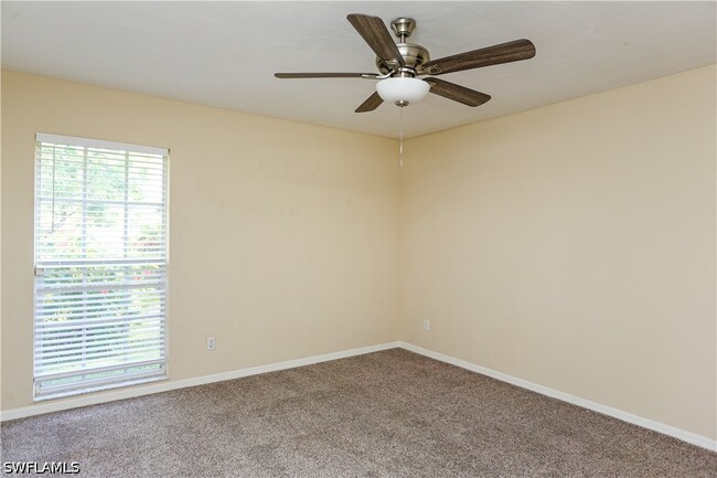Building Photo - 1040 Moon Lake Dr