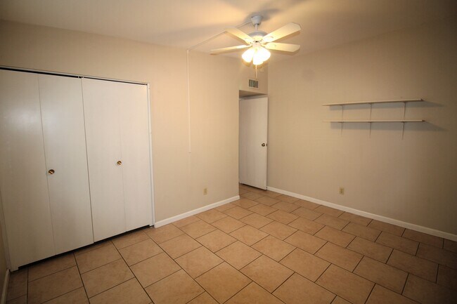 Front Bedroom 1 - 1110 E Broadmor Dr