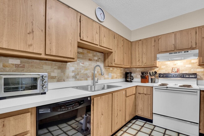 Building Photo - 1420 Ocean Way