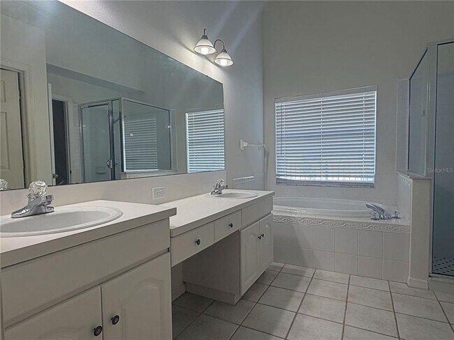 Building Photo - 14832 Heronglen Dr