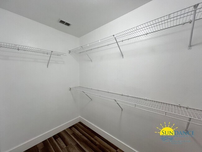 Building Photo - Charming 3 Bedroom Eagles Landing Townhous...