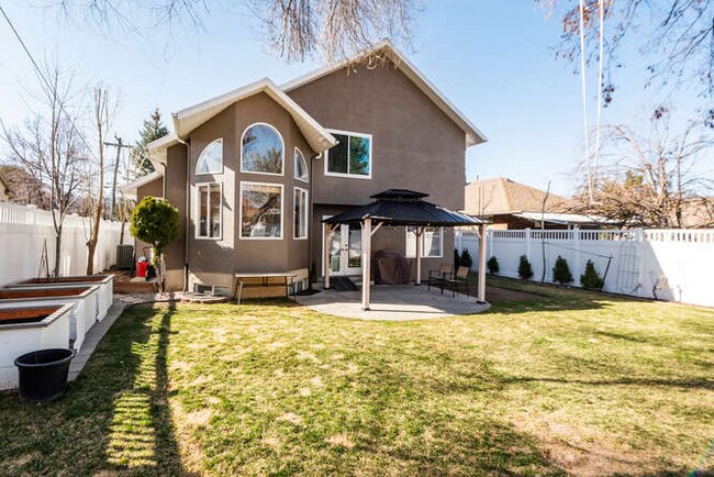 Building Photo - 2803 E Evergreen Ave