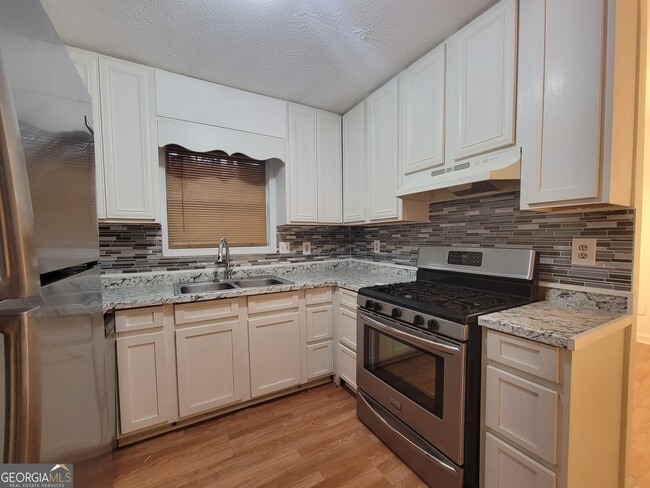 Building Photo - 1086 Summer Brook Anx