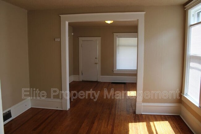 Building Photo - 324 W Routt Ave