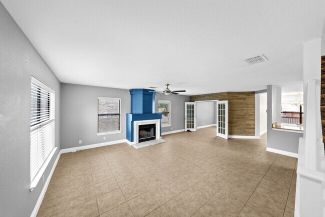 Building Photo - Spacious & Thoughtfully Updated 4-Bedroom ...
