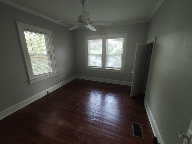 Building Photo - 405 W 18th St