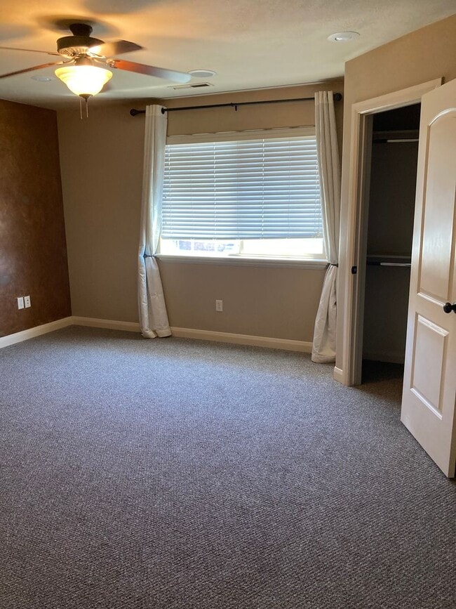 Building Photo - Cedar Park Townhome