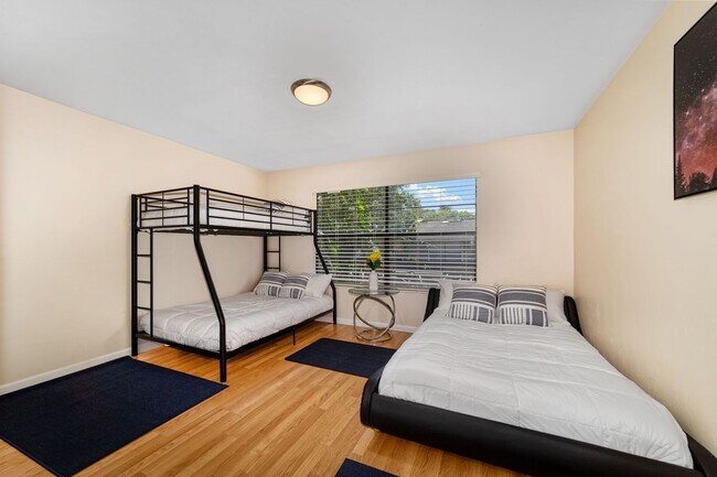 Building Photo - Haystacks Condo