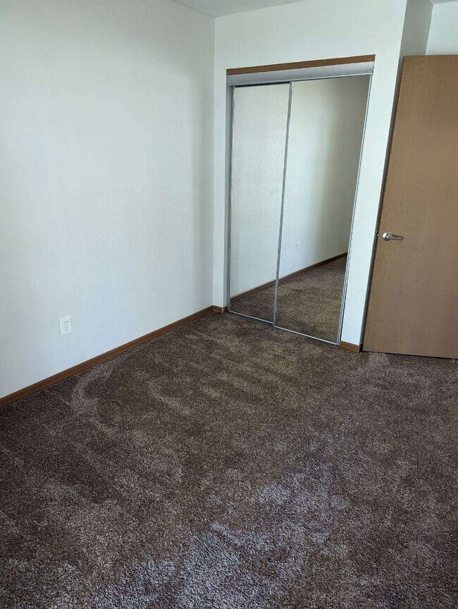 Building Photo - 1505 W 25th Ct