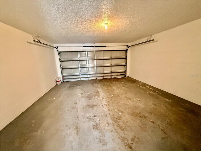 Building Photo - 3237 Fairfield Dr