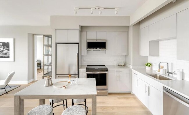 Building Photo - 0 bedroom in LONG ISLAND CITY NY 11109