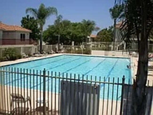 Building Photo - Available 2 bedroom/2 bath condo in a grea...