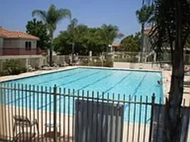 Building Photo - Vibrant 2 bedroom/2 bath condo in a great community with quick access to main commuter arteries