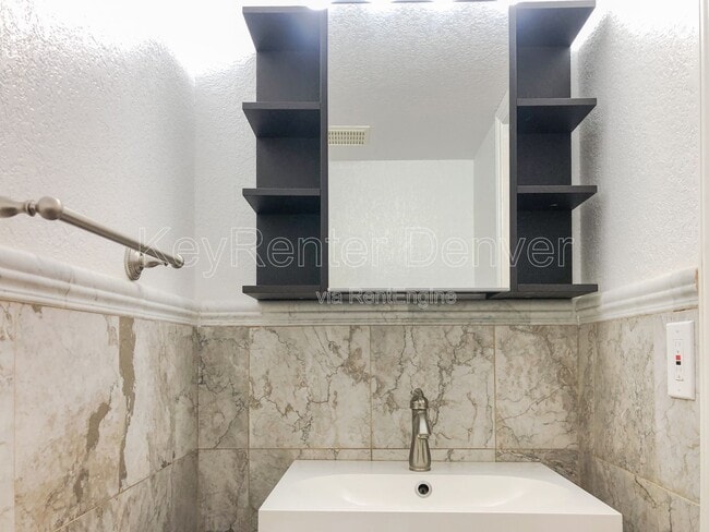 Building Photo - 2676 Perry St