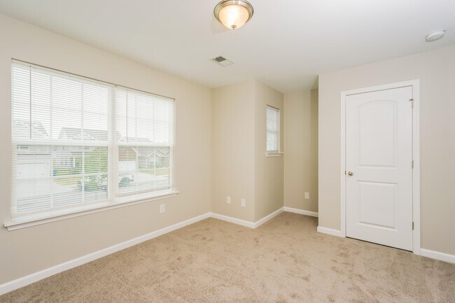 Building Photo - 2500 Guildhall Ln