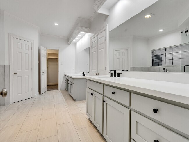 Building Photo - 2525 Nantucket Dr