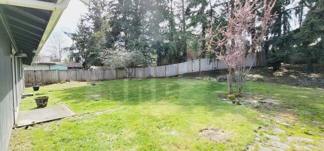 Building Photo - Stunning House in North Tacoma!