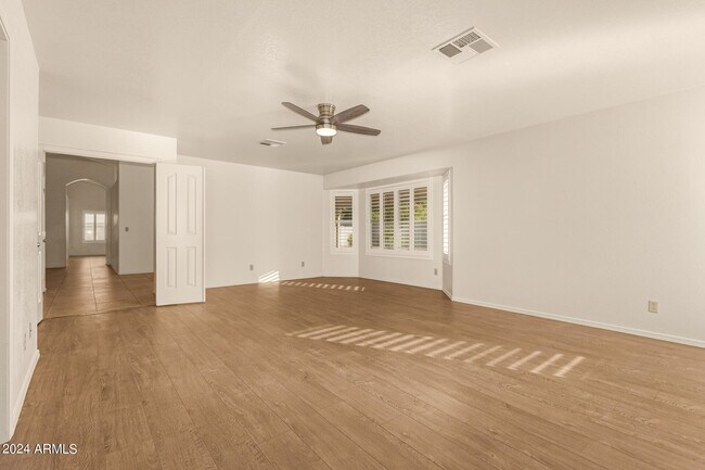 Building Photo - 7617 W Country Gables Dr