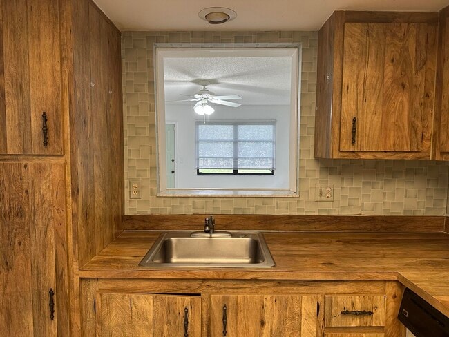 Building Photo - 6049 Olivewood Cir