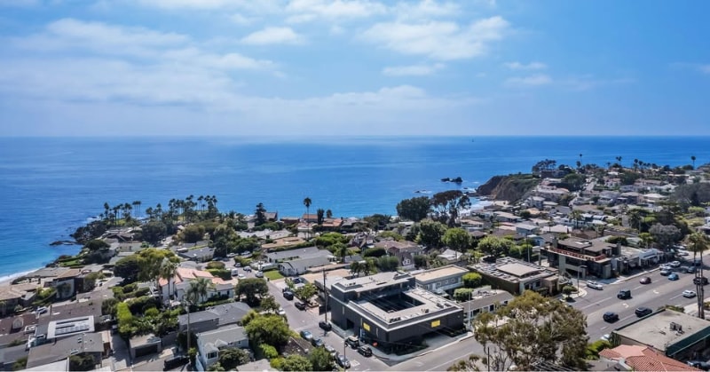 Building Photo - 1105 N Coast Hwy