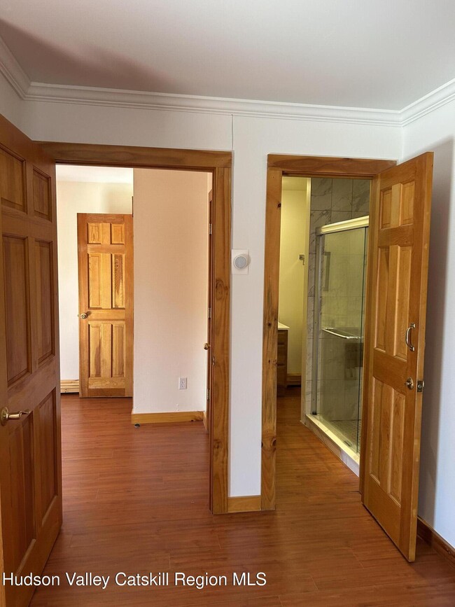 Building Photo - 605 NY-295