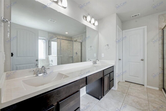 Building Photo - 1504 Emerald Tree Pl