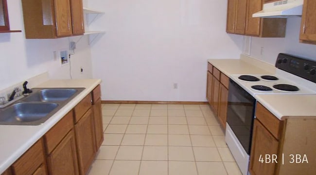Building Photo - 4 Bedroom | 3 Bathroom | Walk Out Basement...