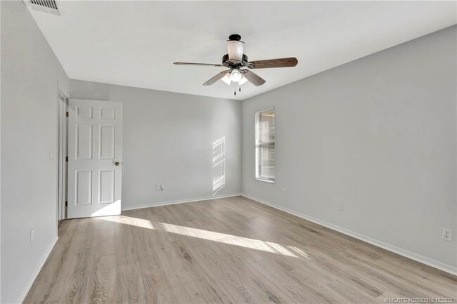 Building Photo - 252 NW Lincoln Ave