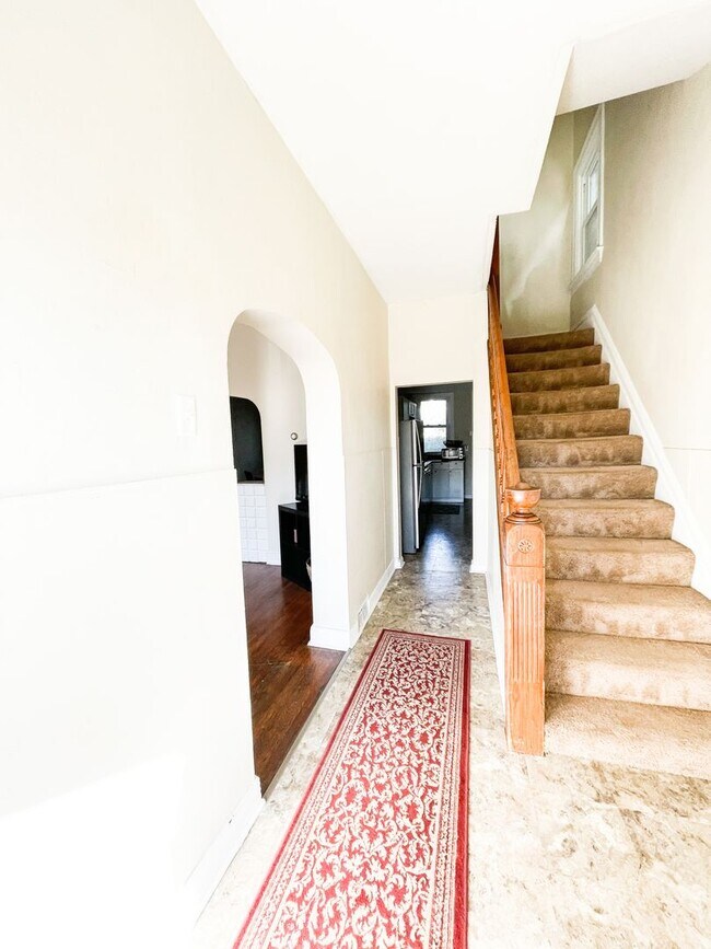 Building Photo - AVAILABLE AUGUST 2026 - Beautiful 4+ bedroom, 1 bath home in Mt Washington!