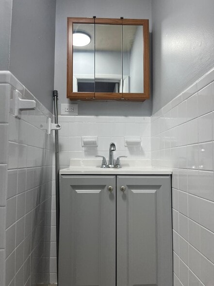 Building Photo - 330 Broadway