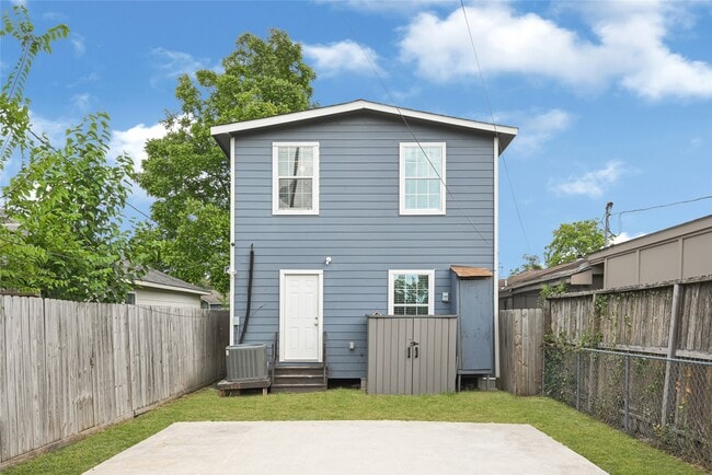 Building Photo - 306 E 38th St
