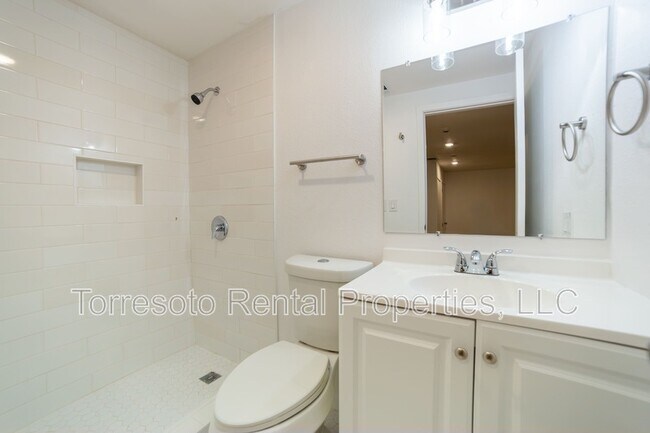 Building Photo - 309 Royal Dr