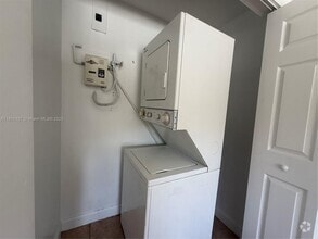 Building Photo - 223 Calabria Ave