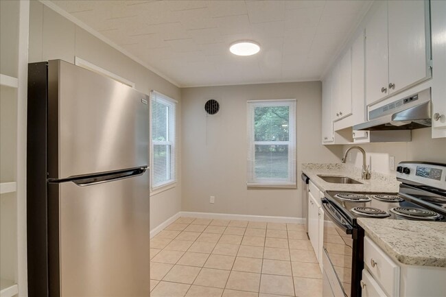 Building Photo - 531 Tubman St