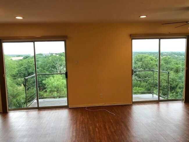 Building Photo - 1008 Clayton Nolen Dr