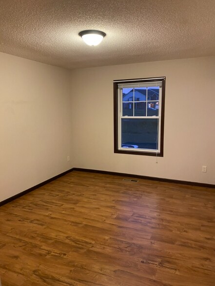 Building Photo - 539 Roosevelt St S