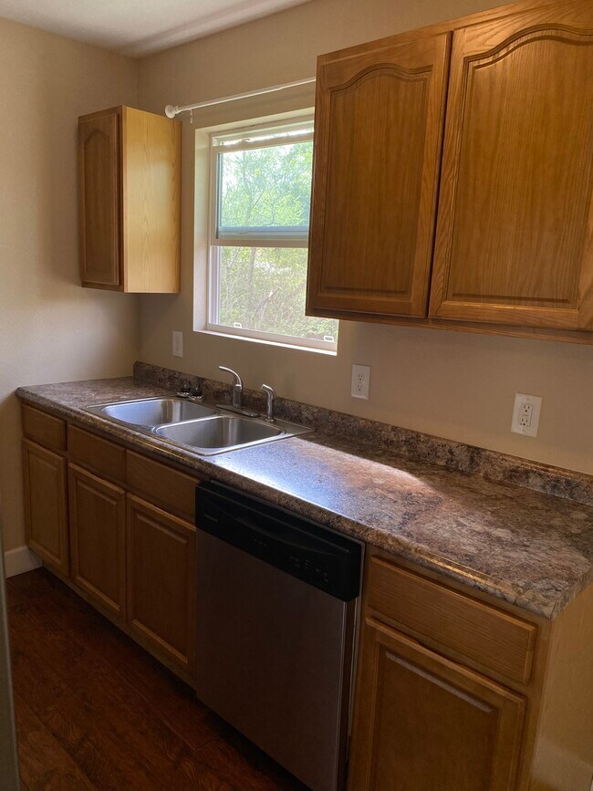 Building Photo - 1120 Fourth St