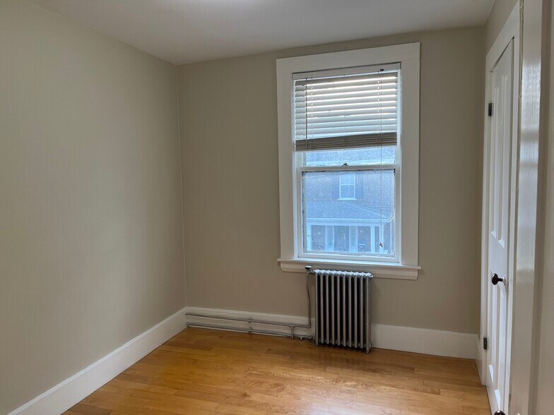 Bedroom 3 - 35 Lincoln Ave