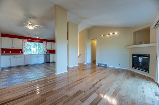 Building Photo - SanTima