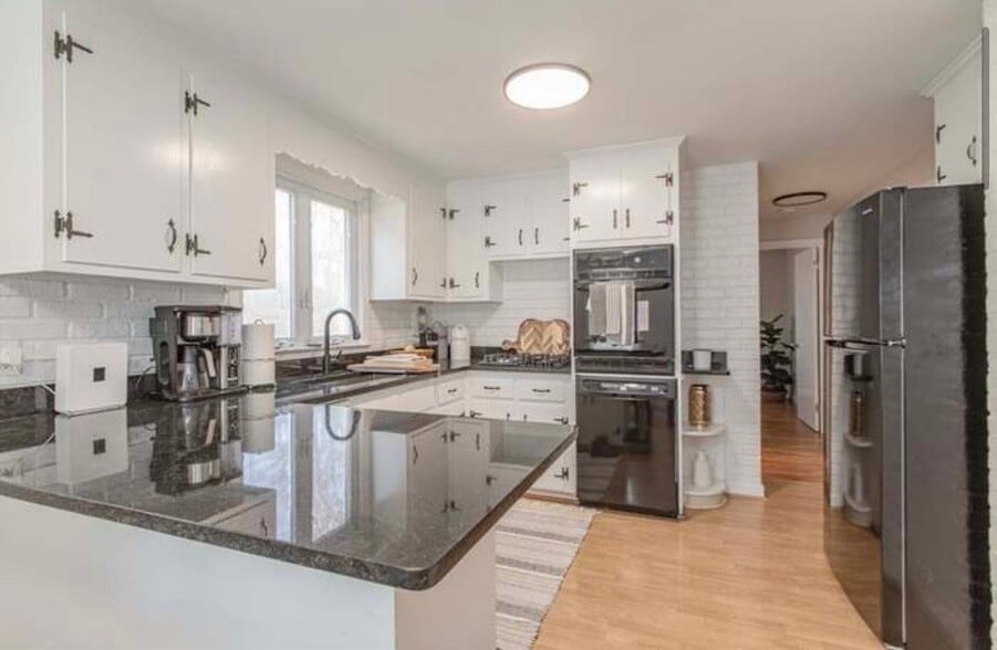 Building Photo - 215 Blue Hill Dr