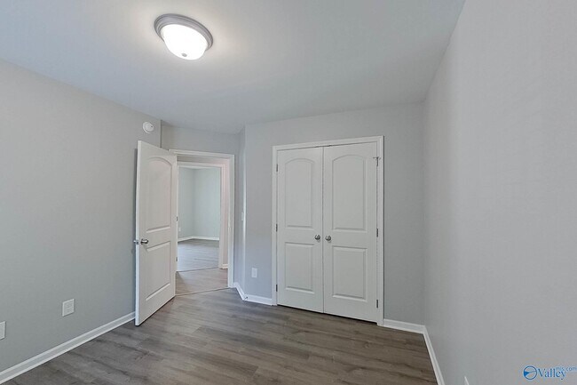 Building Photo - 112 Live Oak Dr