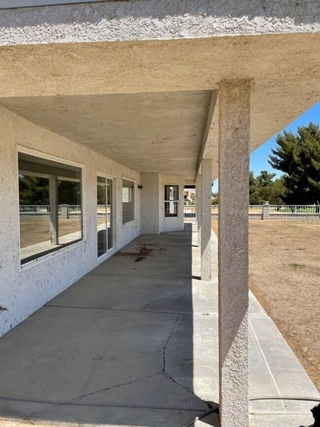 Building Photo - 27401 Lakeview Dr