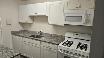 Kitchen - 7505 Riverdale Rd