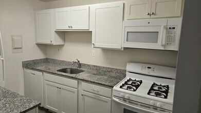Kitchen - 7505 Riverdale Rd