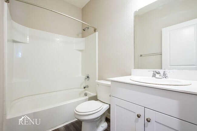 Building Photo - 1645 Braeburn Ln