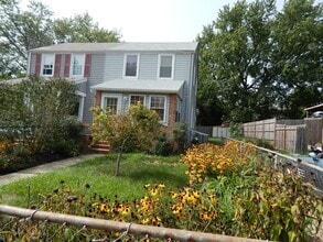 Building Photo - NICELY UPDATED DUPLEX NEAR METRO