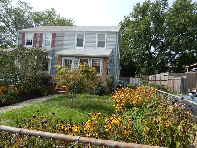 Primary Photo - NICELY UPDATED DUPLEX NEAR METRO