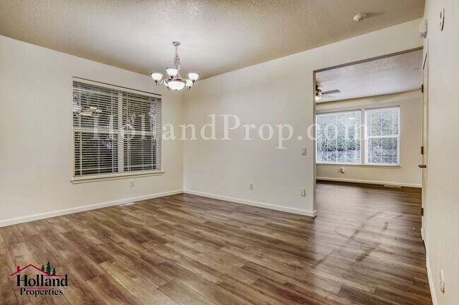 Building Photo - Updated Monthly Rent: $3,000 - Beautiful updated 4 Bedroom home in Beaverton