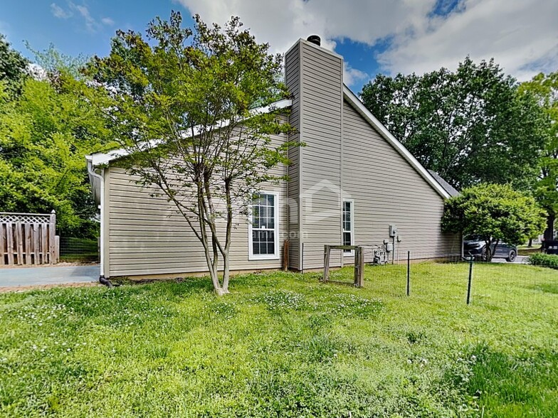 Building Photo - 12002 Cartgate Ln