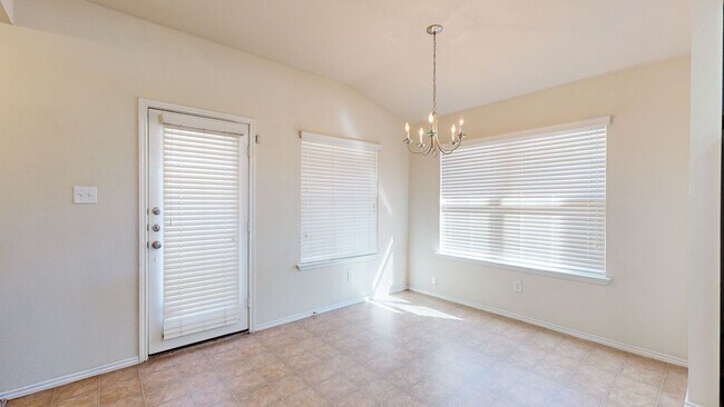 Building Photo - FREE DECEMBER RENT!!!